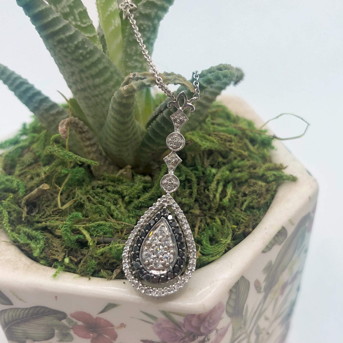 1/2 Ct White & Black Diamond Oxidized Pear Shaped Dangle Pendant Necklace In Sterling Silver